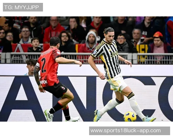 尤文16岁边锋埃利莫加莱随一线队训练展现莱奥相似技术特点